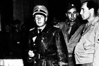 Ο Βάλτερ Ράουφ κατά τη σύλληψή του στο Μιλάνο